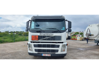 Грузовик-цистерна VOLVO FM: фото 4
