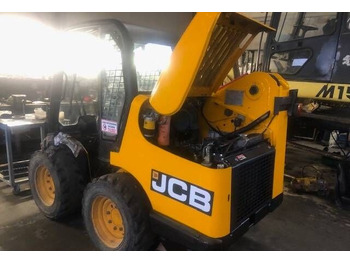 Мини-погрузчик с бортовым поворотом JCB