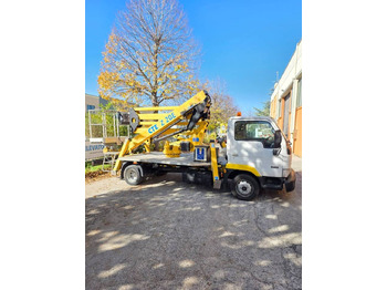 Грузовик с подъемником