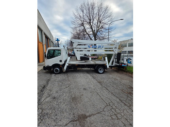 Грузовик с подъемником