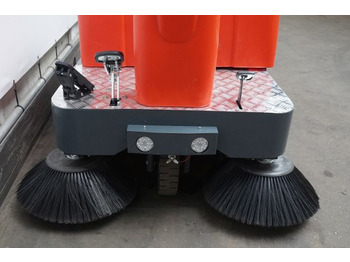 Промышленная подметальная машина EP T1260: фото 4 Промышленная подметальная машина EP T1260: фото 4