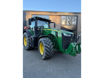 Трактор JOHN DEERE
