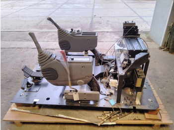 Кабина и интерьер HITACHI