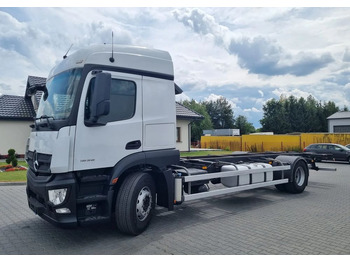 Тентованный грузовик MERCEDES-BENZ Actros 1836