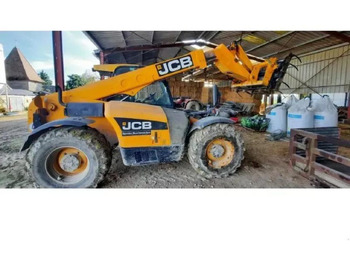 Телескопический погрузчик JCB
