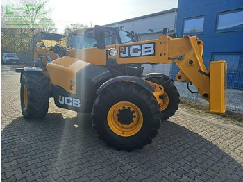 Колёсный погрузчик JCB