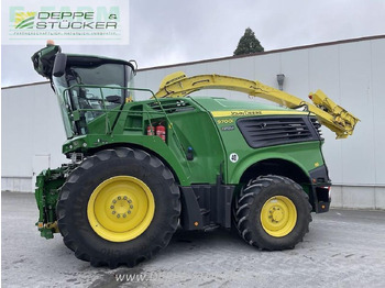Кормоуборочный комбайн JOHN DEERE
