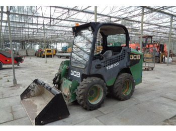 Мини-погрузчик с бортовым поворотом JCB