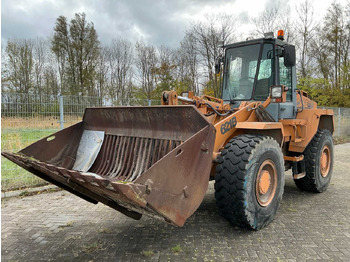 Колёсный погрузчик CASE