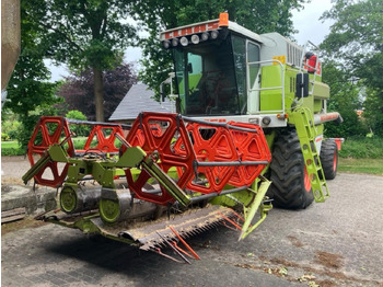 Зерноуборочный комбайн CLAAS Dominator