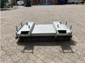 Щетка для Коммунальной и специальной техники Fliegl Löwe 1,50m: фото 3 Щетка для Коммунальной и специальной техники Fliegl Löwe 1,50m: фото 3