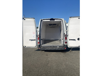 Фургон-рефрижератор для транспортировки пищевых продуктов RENAULT MASTER: фото 3 Фургон-рефрижератор для транспортировки пищевых продуктов RENAULT MASTER: фото 3