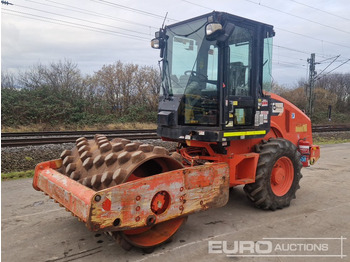 Каток CATERPILLAR