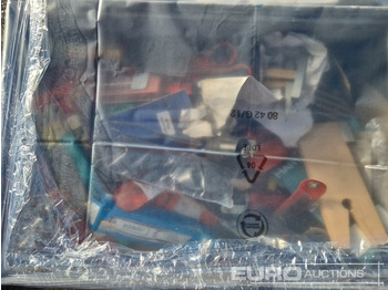 Строительное оборудование Pallet of Hand Tools, Cables, Saws, Stapler, Blades: фото 4