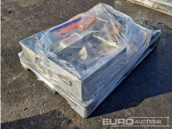 Строительное оборудование Pallet of Hand Tools, Cables, Saws, Stapler, Blades: фото 3