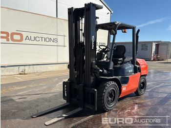 Вилочный погрузчик TOYOTA