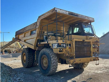 Карьерный самосвал CATERPILLAR