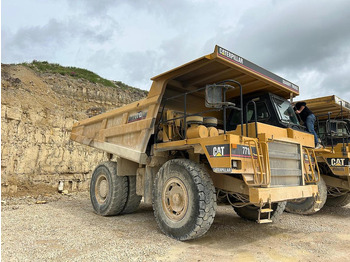 Карьерный самосвал CATERPILLAR