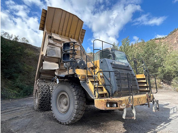 Внедорожный самосвал CATERPILLAR