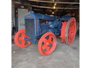 Трактор FORDSON