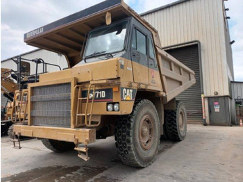 Карьерный самосвал CATERPILLAR