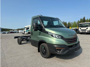 Новый Цельнометаллический фургон Iveco Daily 35S18A8 alusta: фото 3