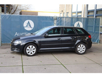 Легковой автомобиль AUDI