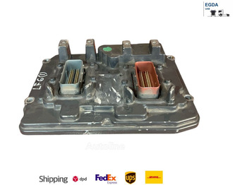 : фото в шапке страницы