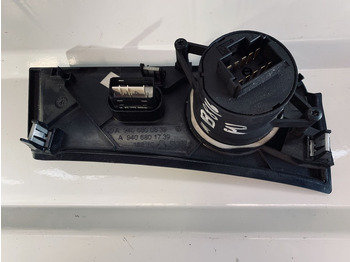 Приборная панель Mercedes-Benz 816: фото 2