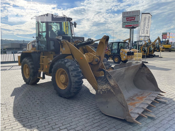 Колёсный погрузчик CATERPILLAR