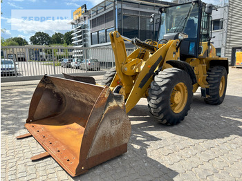 Колёсный погрузчик CATERPILLAR