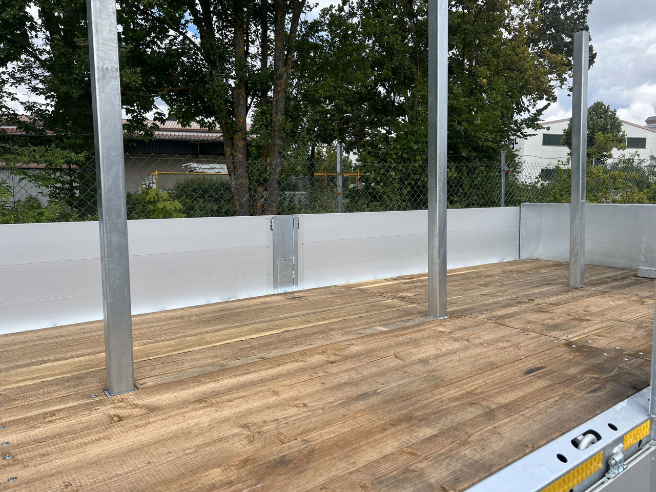 Möslein THT 11- G 6,2 Tandem Pritsche- Tieflader mit Rungentaschen - Прицеп бортовой/ Платформа: фото 2 Möslein THT 11- G 6,2 Tandem Pritsche- Tieflader mit Rungentaschen - Прицеп бортовой/ Платформа: фото 2