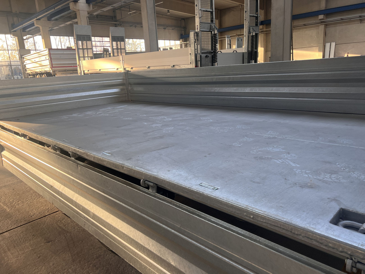 Möslein TTD 14 Schwebheim 14 t Tandemkipper Tieflader Breite Reifen-- Neufahrzeug -- - Самосвальный прицеп: фото 4 Möslein TTD 14 Schwebheim 14 t Tandemkipper Tieflader Breite Reifen-- Neufahrzeug -- - Самосвальный прицеп: фото 4