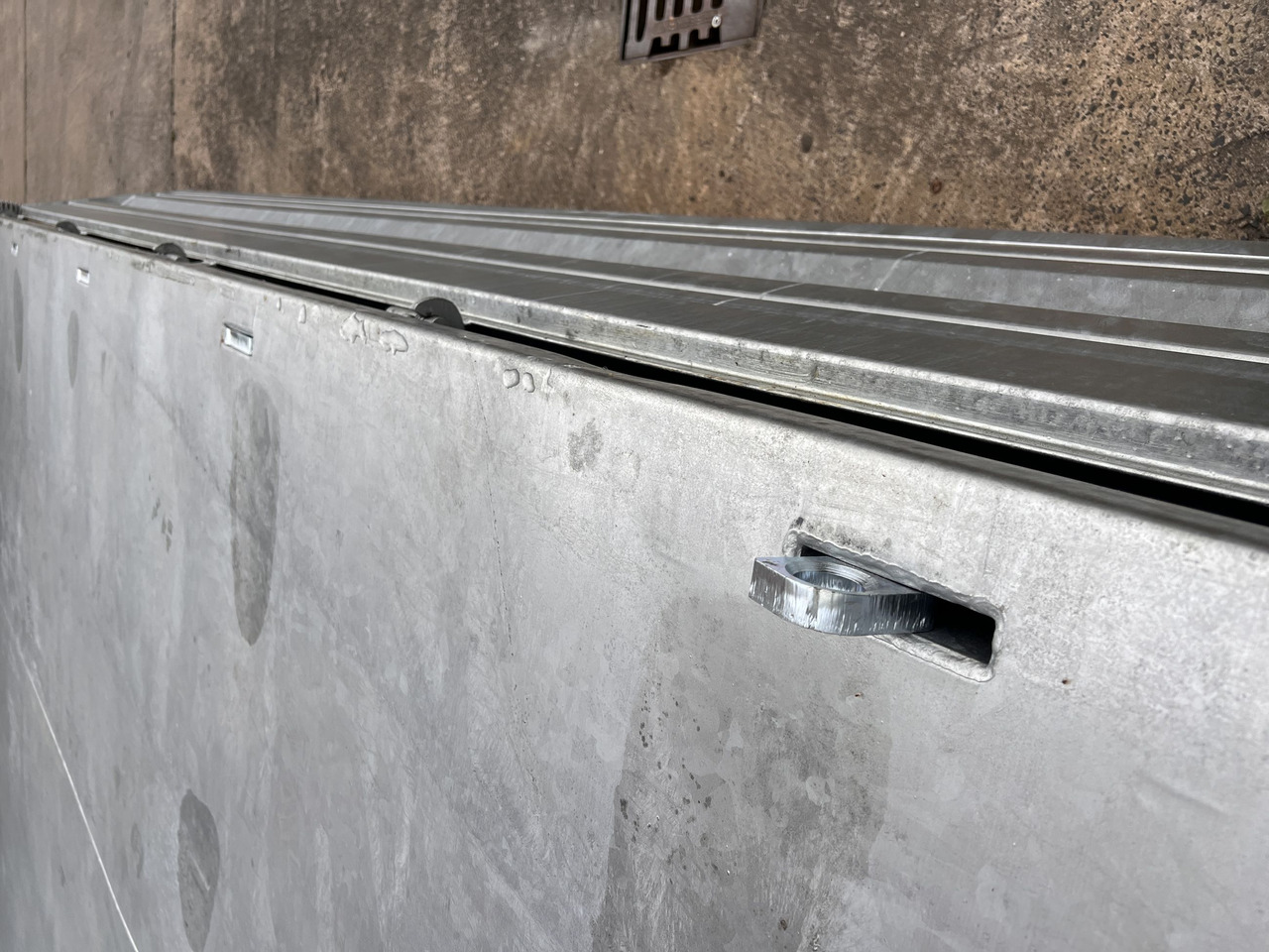 Möslein TTD 19 AB 19 t Tandem Kipper Tieflader2 x Aufsatzbordwänden-- Neufahrzeug -- - Самосвальный прицеп: фото 5 Möslein TTD 19 AB 19 t Tandem Kipper Tieflader2 x Aufsatzbordwänden-- Neufahrzeug -- - Самосвальный прицеп: фото 5