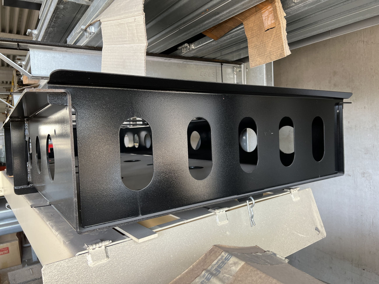 Müller Mitteltal Staufach für Alu- Rampen - Низкорамный полуприцеп: фото 1 Müller Mitteltal Staufach für Alu- Rampen - Низкорамный полуприцеп: фото 1