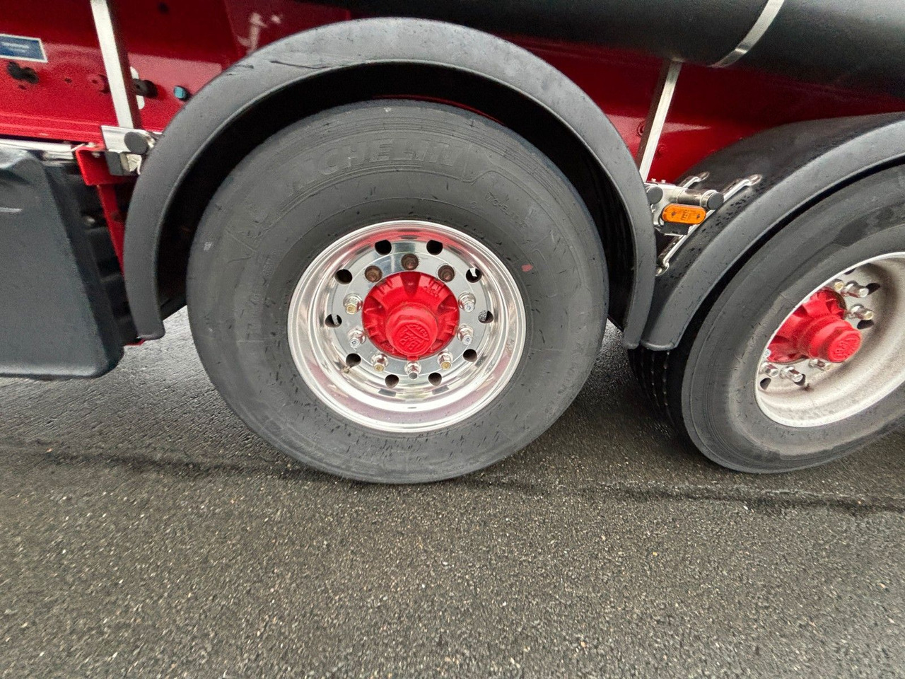 Feldbinder KIP 63.3 + E-Hydraulik - Полуприцеп цистерна для сыпучих грузов: фото 3 Feldbinder KIP 63.3 + E-Hydraulik - Полуприцеп цистерна для сыпучих грузов: фото 3