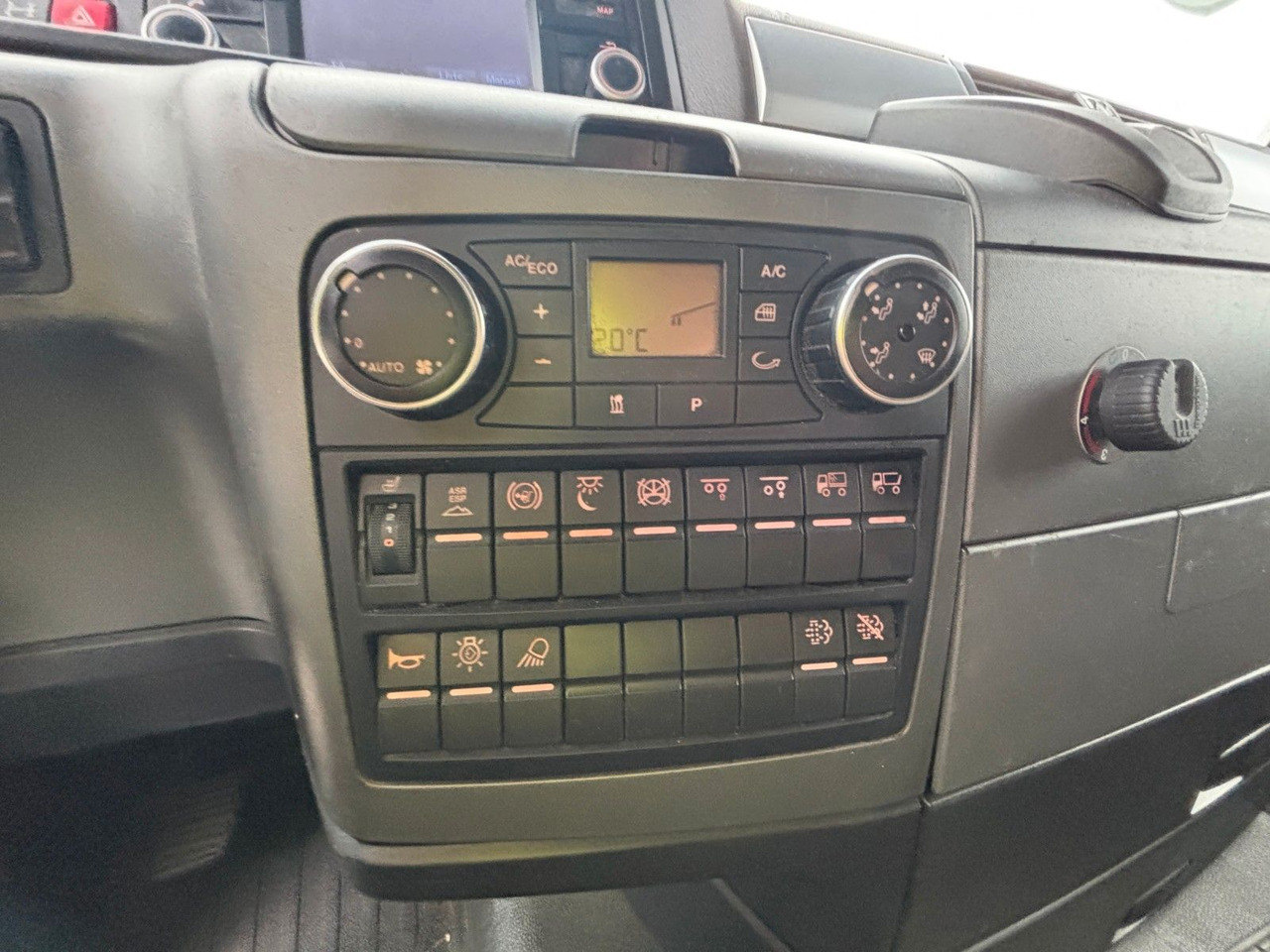 Тентованный грузовик MAN TGX 26.480 mit Ladebordwand: фото 12 Тентованный грузовик MAN TGX 26.480 mit Ladebordwand: фото 12