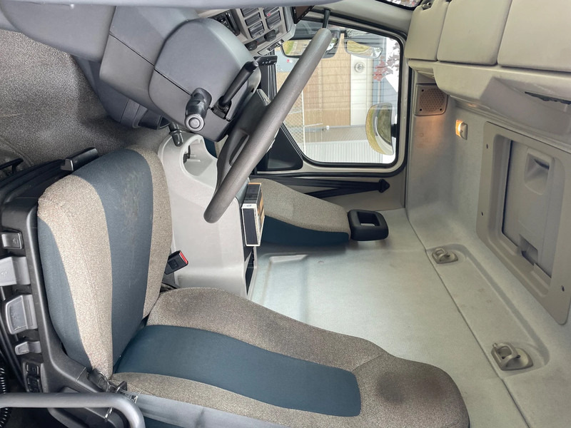 Грузовик с закрытым кузовом Volvo FL 210 euro 6 2015: фото 9 Грузовик с закрытым кузовом Volvo FL 210 euro 6 2015: фото 9
