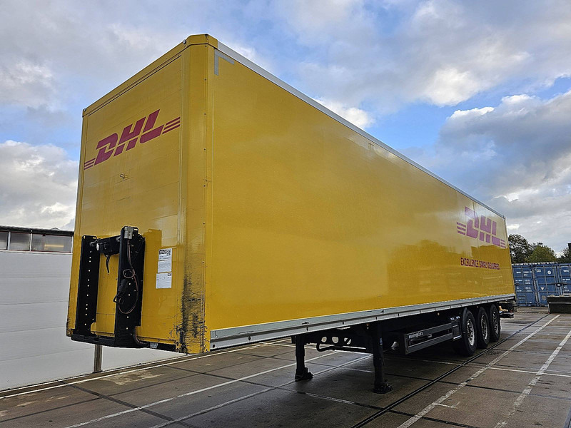 Kögel SKH24 LIFT AXLE TAILLIFT - Полуприцеп-фургон: фото 1 Kögel SKH24 LIFT AXLE TAILLIFT - Полуприцеп-фургон: фото 1