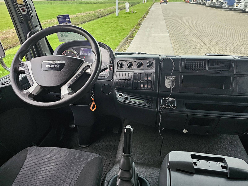 Фото интерьера 2: MAN 8.220 TGL MANUAL LIFT AIRCO в лизинг MAN 8.220 TGL MANUAL LIFT AIRCO