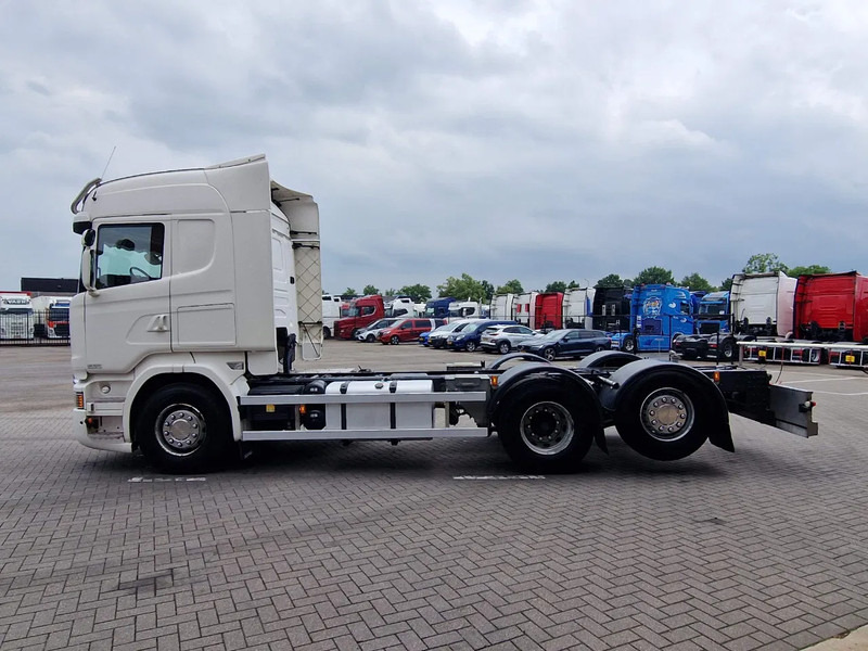 Scania R580 V8 Highline 6x2*4 - Chassis - Retarder - Steering axle - 410 WB - Custom interior - Full air - Грузовик-шасси: фото 4 Scania R580 V8 Highline 6x2*4 - Chassis - Retarder - Steering axle - 410 WB - Custom interior - Full air - Грузовик-шасси: фото 4