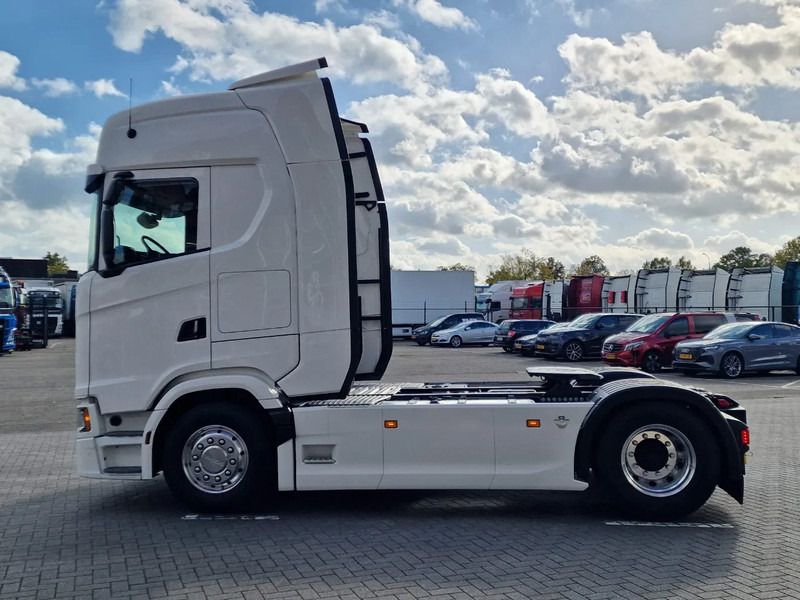 Scania 590S V8 NGS Highline 4x2 - New - Retarder - Leather - Alloy wheels Led - Navi - NEW! - Тягач: фото 4 Scania 590S V8 NGS Highline 4x2 - New - Retarder - Leather - Alloy wheels Led - Navi - NEW! - Тягач: фото 4