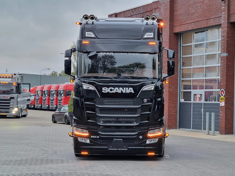 Scania 590S V8 NGS Highline 4x2 - New show truck - Full spec - Retarder - Leather - Full air - BUFFL - Тягач: фото 4 Scania 590S V8 NGS Highline 4x2 - New show truck - Full spec - Retarder - Leather - Full air - BUFFL - Тягач: фото 4