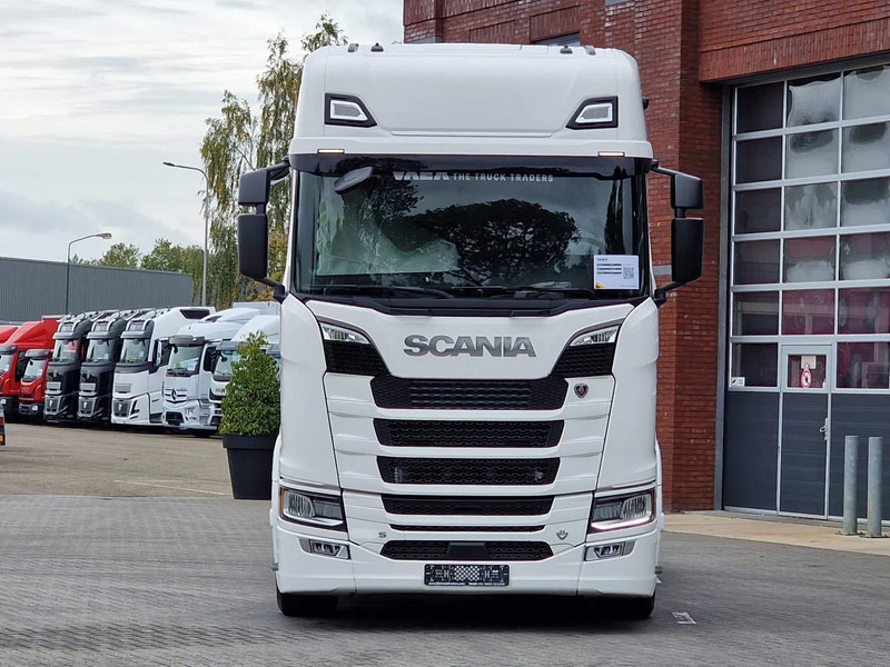 Scania 590S V8 NGS Highline 6x2/4 - New - Full spec - Retarder - Night clima - New dashboard - Leather - NEW - Тягач: фото 2 Scania 590S V8 NGS Highline 6x2/4 - New - Full spec - Retarder - Night clima - New dashboard - Leather - NEW - Тягач: фото 2