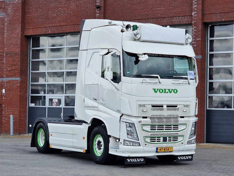 Volvo FH 13.540 Globetrotter 4x2 - Custom exterior - I parkcool - Navi - APK/TUV: 27-02-2026 - Тягач: фото 1 Volvo FH 13.540 Globetrotter 4x2 - Custom exterior - I parkcool - Navi - APK/TUV: 27-02-2026 - Тягач: фото 1