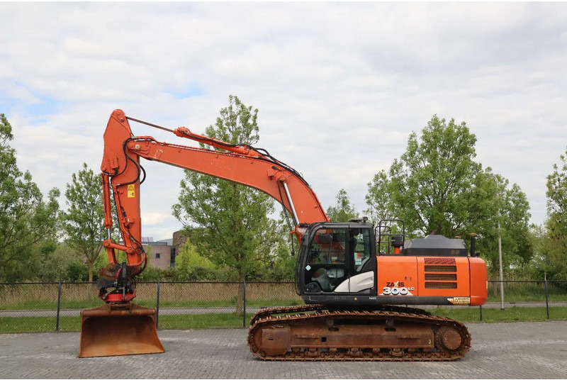 Hitachi ZX300 LC-6 | ROTOTILT | BUCKET | GPS - Гусеничный экскаватор: фото 1 Hitachi ZX300 LC-6 | ROTOTILT | BUCKET | GPS - Гусеничный экскаватор: фото 1