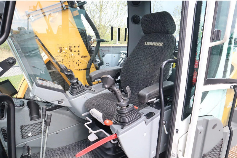 Гусеничный экскаватор Liebherr R914 COMPACT S | ROTOTILT | 3X BUCKET | DOZERBLADE: фото 16