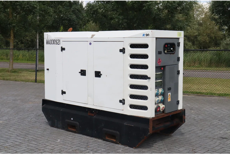 SDMO R90C3 | 90 KVA | 400 V - Электрогенератор: фото 2 SDMO R90C3 | 90 KVA | 400 V - Электрогенератор: фото 2