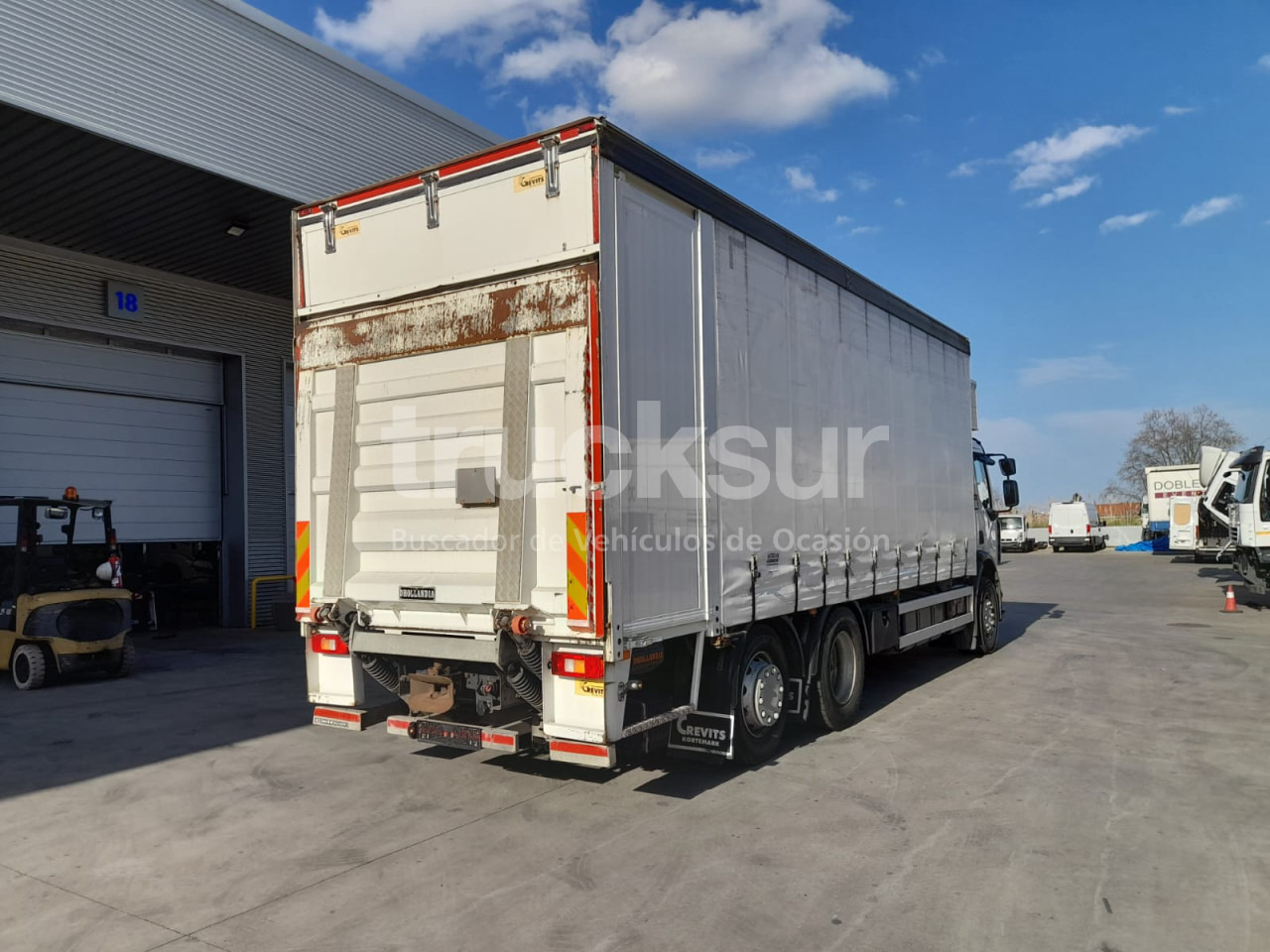 RENAULT D320 ejes 6x2*4 - Тентованный грузовик: фото 3 RENAULT D320 ejes 6x2*4 - Тентованный грузовик: фото 3