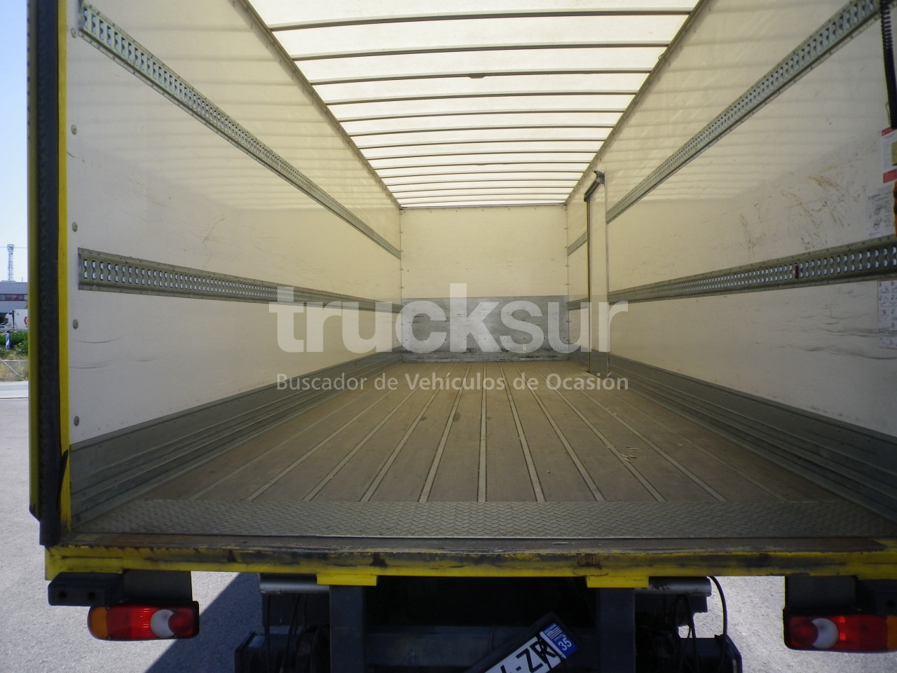 Грузовик с закрытым кузовом RENAULT D380.26  6X2*4 ejes 6x2*4: фото 7